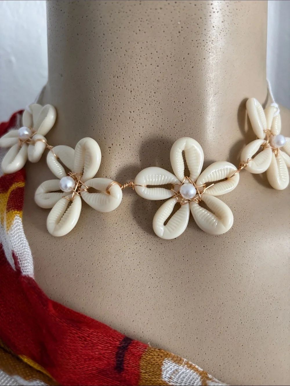 Shell Flower Choker Necklave Ivory White